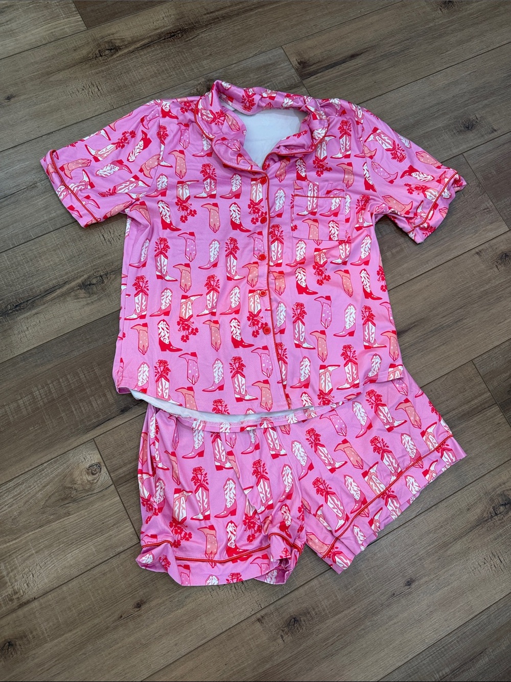 Women’s Pink Short Pajama Set with boots Pattern